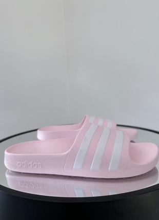 Популярные шлепки пена adidas