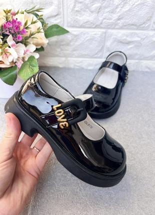 Бомбезные лакированные туфли