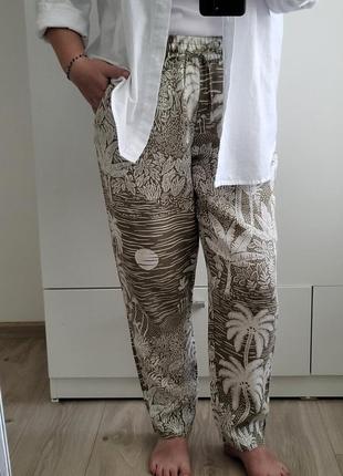 Брюки льняные h&m с принтом
