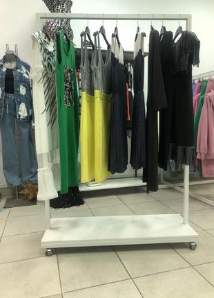 Стійка вішалка для одягу в стилі лофт