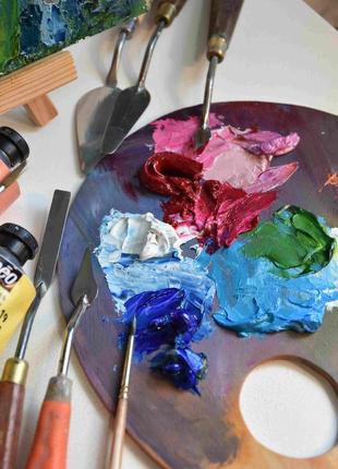 Городской пейзаж, красный трамвай, живопись масляными красками, оргалит, 50х30.