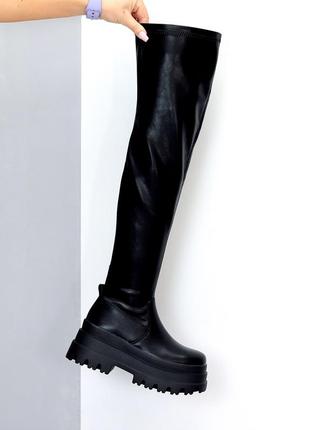 Розпродаж чорні демісезонні трендові ботфорти на високій підошві 40р.