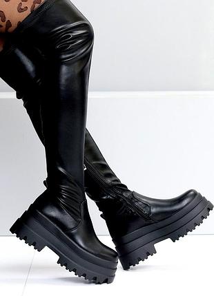 Розпродаж чорні демісезонні трендові ботфорти на високій підошві 40р.