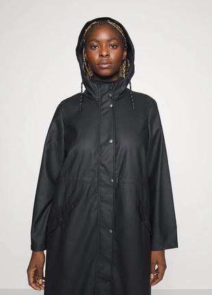 Качественная куртка дождевик asos vero moda plus size curve черная черный прорезиненный raincoat