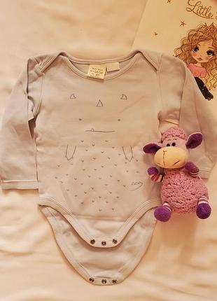 Світло голубе боді, декороване принтом до довгого рукава