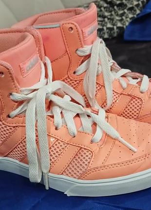 Продам клёвые женские  кроссовочки 36-37р. на узкую ножку лот 76