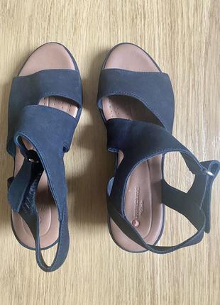 Босоніжки clarks