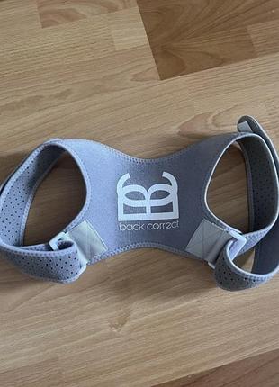 Коректор постави back correct