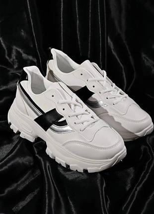 Кроссовки женские