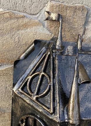 Власноруч кована поштова скринька у вигляді відомого замку