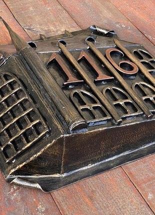 Власноруч кована поштова скринька у вигляді відомого замку