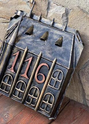 Власноруч кована поштова скринька у вигляді відомого замку