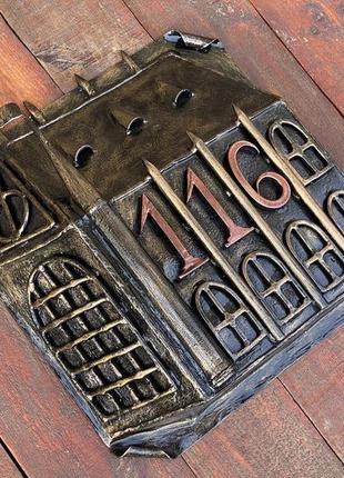 Власноруч кована поштова скринька у вигляді відомого замку