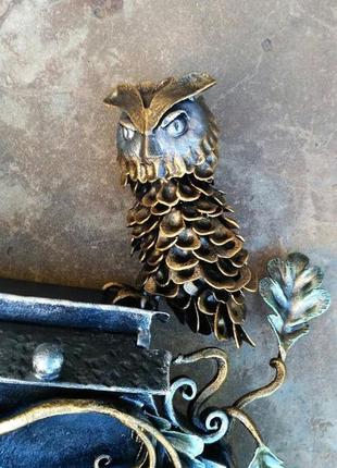 Собственноручно кованый почтовый ящик украшенный совой желудями и дубом выполнен в...