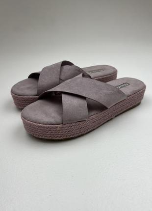 Жіночі шльопанці primark
