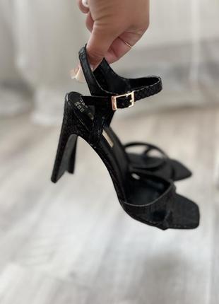 Супер босоніжки primark 37р.