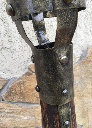 Кованый подсвечник ручной работы в виде факела в виде факела