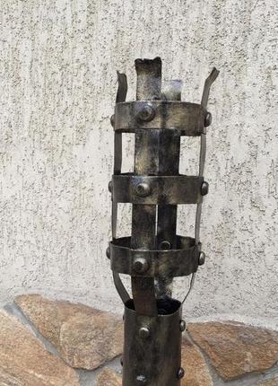 Кованый подсвечник ручной работы в виде факела в виде факела