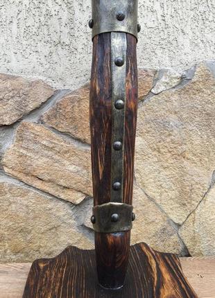 Кованый подсвечник ручной работы в виде факела в виде факела