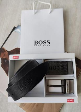Мужской кожаный подарочный набор ремень + две пряжки hugo boss black 47909