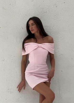 Волшебная мини-платье со спущенными плечами