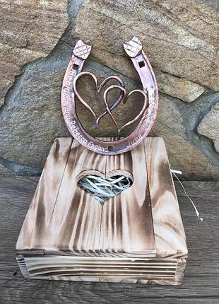 Кована мідна підкова з двома серцями