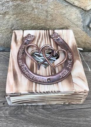 Кована мідна підкова з двома серцями