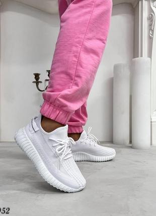 Базовые белые женские текстильные кроссовки