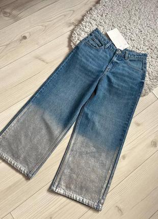 Новые джинсы для девочки 9-10 лет в интересном дизайне с посеребрением.