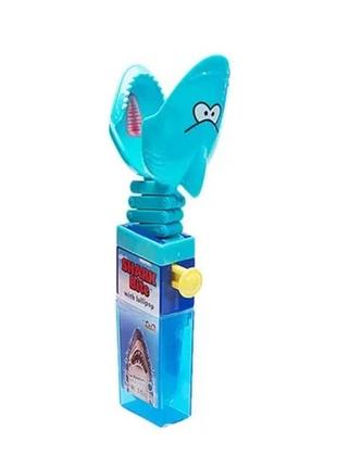 Игрушка с леденцом shark bite blue raspberry 17g