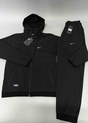 Спортивный костюм nike.