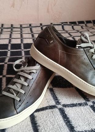 Снікерси d`acquasparta italy