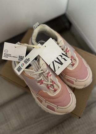 Кроссовки zara