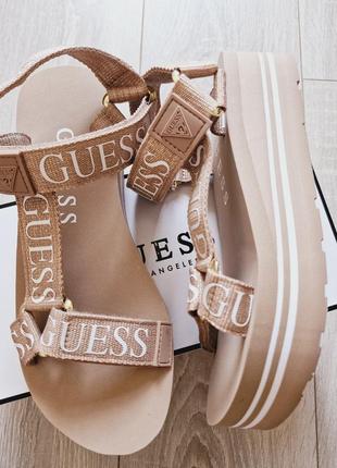 Босоножки guess шлепанцы guess обувь guess