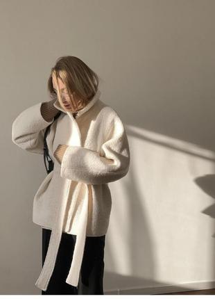 Роскошное шерстяное полу пальто укороченное на поясе оверсайз