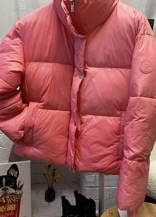 Дуже стильна куртка пуховик ugg