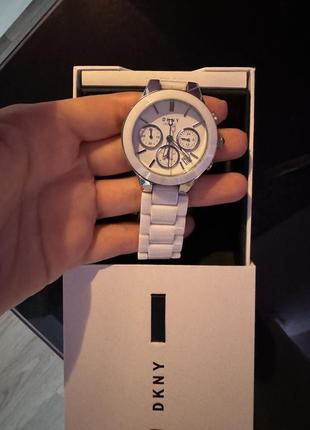 Часы белые керамические, dkny