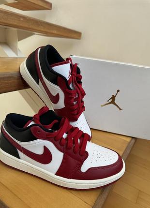 Кроссовки женские nike jordan (оригинал) новые, 39 полный или 40 размер