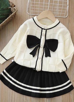 Дитячий в'язаний костюм кофта спідниця
