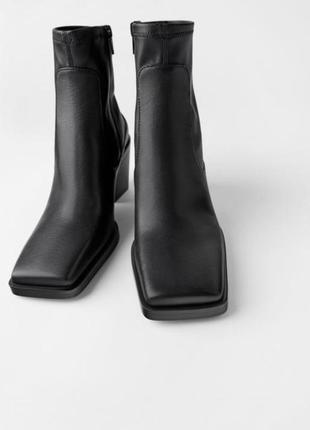 Кожаные казаки zara в черном цвете
