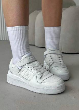 Женские кроссовки adidas forum white / адедас форум белые на липучках спортивные, демисезонные, обувь на лето, осень, весну / жеэнкие кроссовки