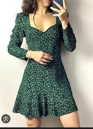 Натуральное черное платье в зеленые цветочки