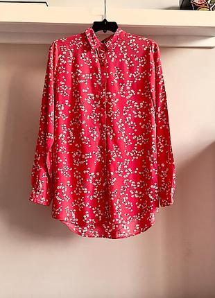 Легка,натуральна коралова сорочка в квітковий принт