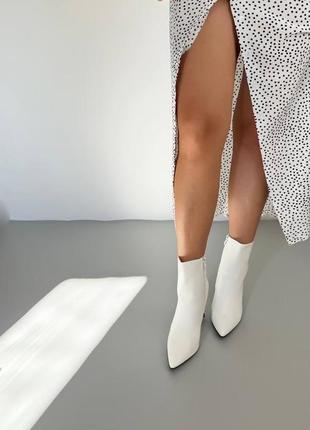 Жіночі ботильйони на підборі рюмка