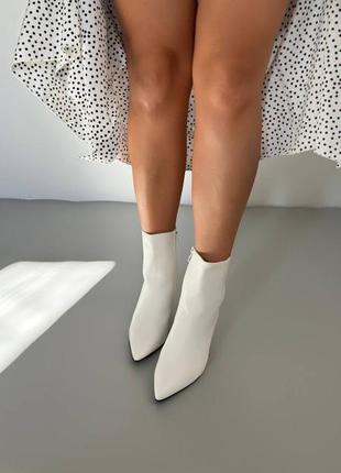 Жіночі ботильйони на підборі рюмка