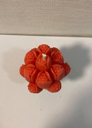 Свеча ручной работы из соевого воска в виде букета тюльпанов