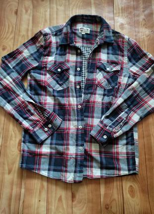 Рубашка в клетку.