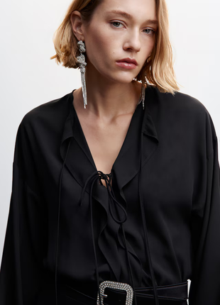 Sale чорна блуза mango з рюшем m-l
