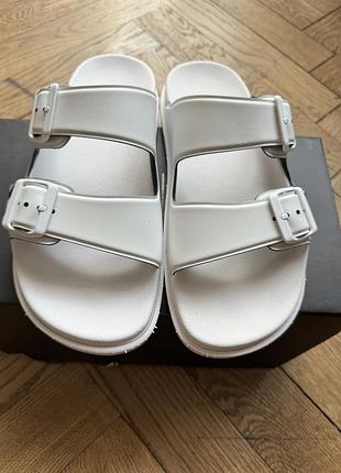 Сланцы, шлепанцы, босоножки