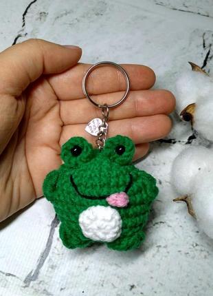 Брелок жабка игрушка вязаная ручной работы амигуруми hand made 4х3,5 см зеленый (202-29-1)